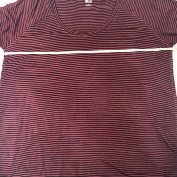 A.n.a Black and Burgundy Layering Top - Picture 9 of 16